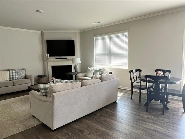 Building Photo - 167 Fernbrook Trl