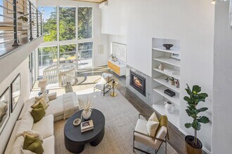 Building Photo - 2861 Chelsea Dr