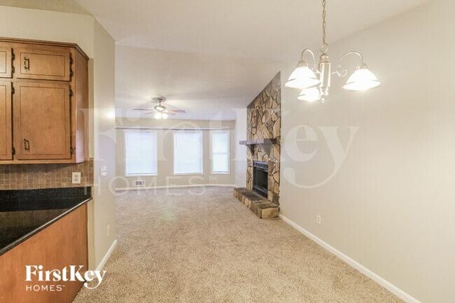 Building Photo - 634 Woodsong Ln