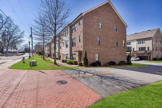 Building Photo - 2775 Bell Dr SE