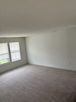 Building Photo - 721 Kingly Ter