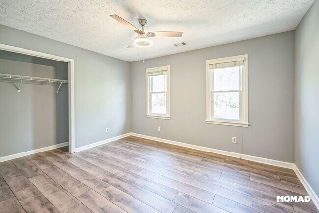 Building Photo - Spacious 3BR, with bonus room House in Law...