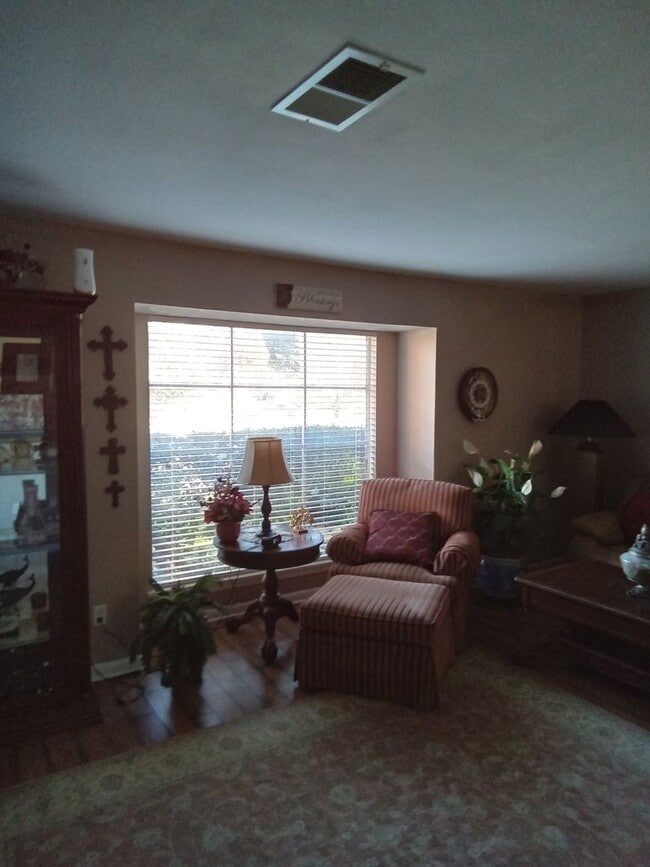 Building Photo - ***Broadmoor / Anderson Island Area***