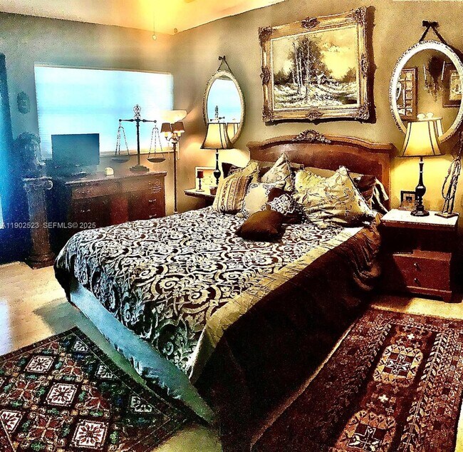 Building Photo - 877 NE 195th St