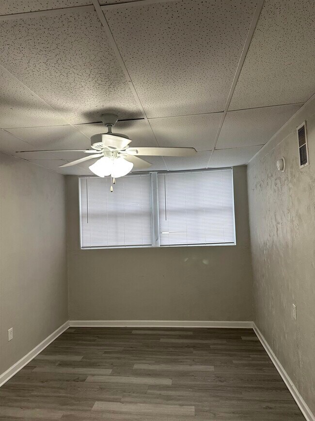 Building Photo - 229 S Lipona Rd