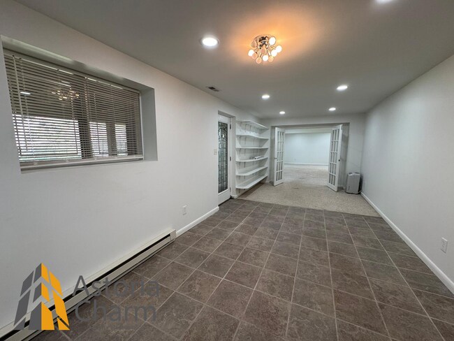 Building Photo - Spacious 5 Bedroom 3 Bath + Den Single Family Detached Home