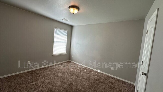 Building Photo - 4716 River Mesa Dr