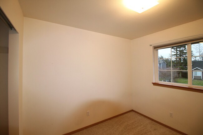 Building Photo - 3 Bed 2.5 Bath - Shannon Forest - Hillcrest - Pet Friendly - NAS Whidbey