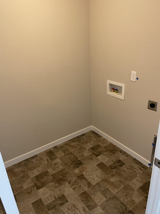 Building Photo - 5978 S Carlburg Ave