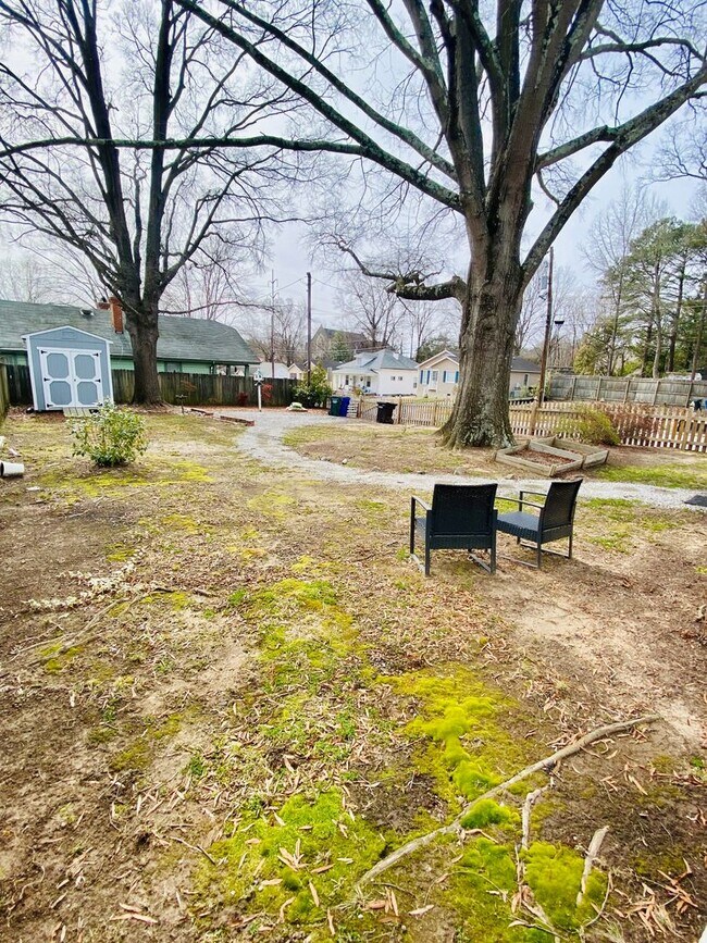 Building Photo - Spectacular 4Bed/3Bath Minutes to Duke with Fenced In Yard