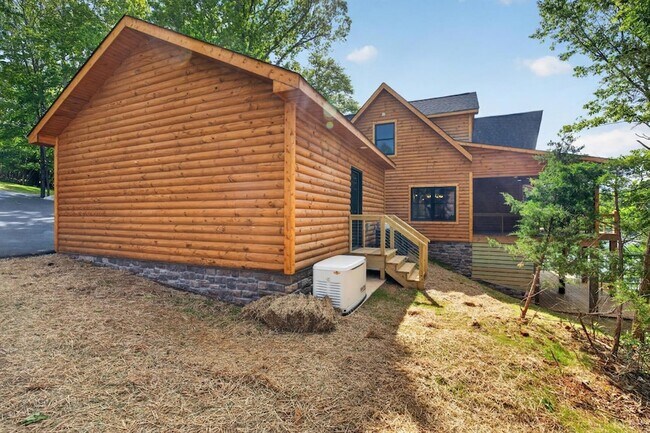 Building Photo - 308 Acres Ct