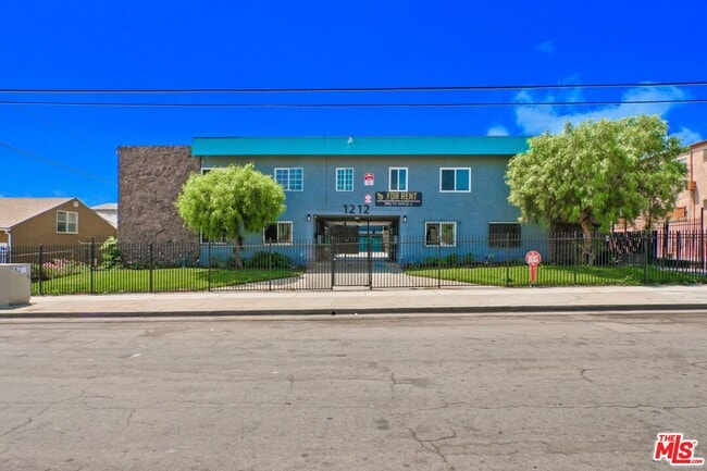 Building Photo - 1212 W 107th St