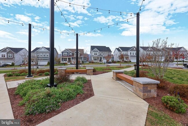 Building Photo - 1006 Shenandoah View Pkwy