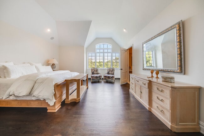 Building Photo - 51 Chestnut Ridge Rd