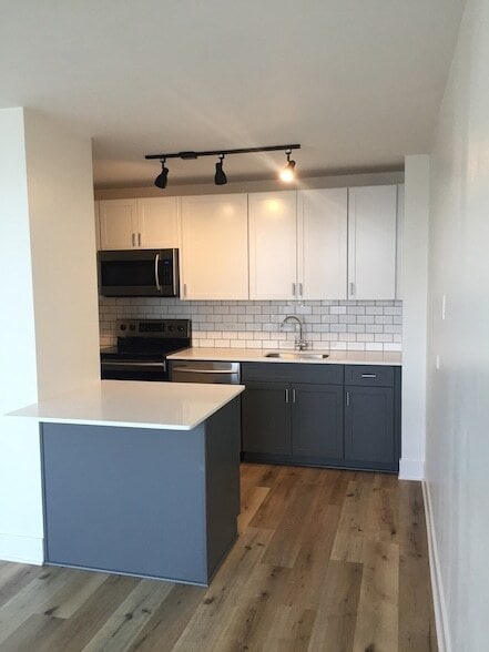 Building Photo - 4250 N Marine Dr