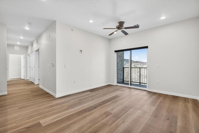 Building Photo - 983 W State St