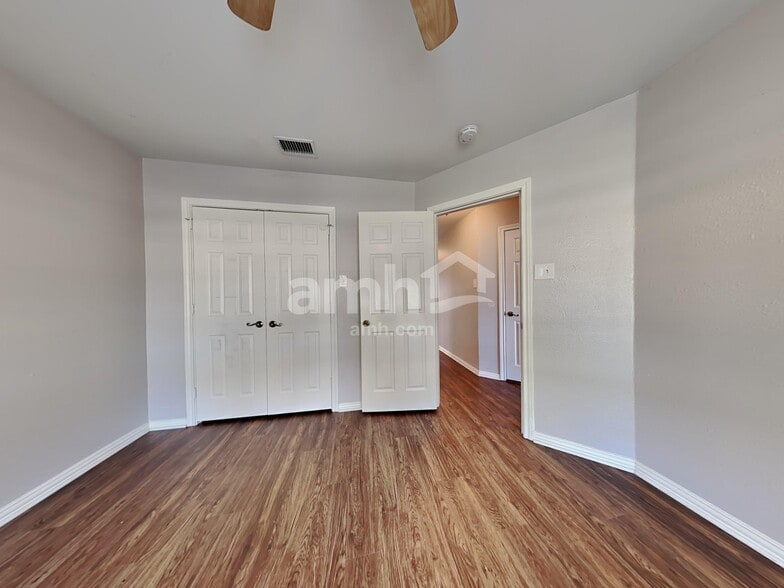 Building Photo - 135 Rim Rock Rd