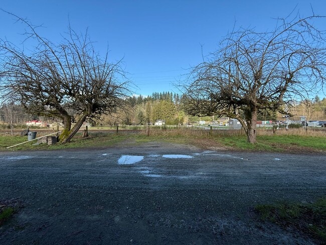 Building Photo - 2 Bed, 1 Bath + Bonus Room & Carport - peaceful country living just minutes from town!