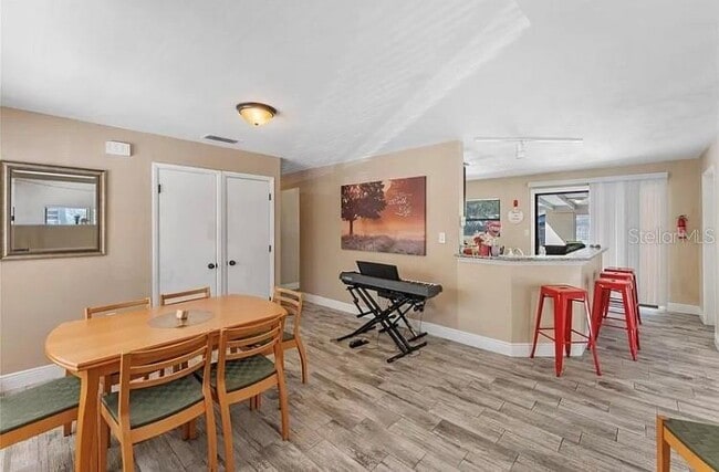 Building Photo - 439 Palm Terrace