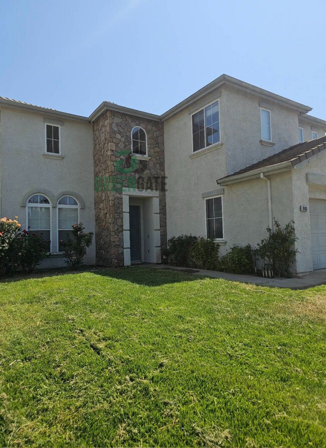 Building Photo - Price Reduced! 4 Bedroom 3 Bath Home is No...