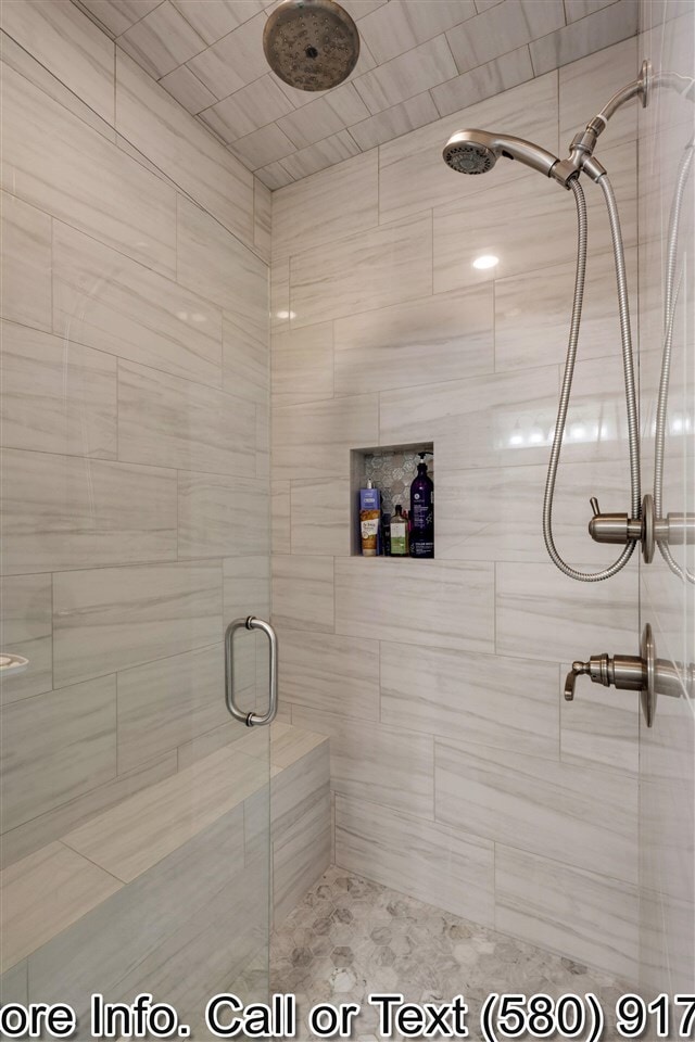 Building Photo - 6309 SW Oakmont Blvd