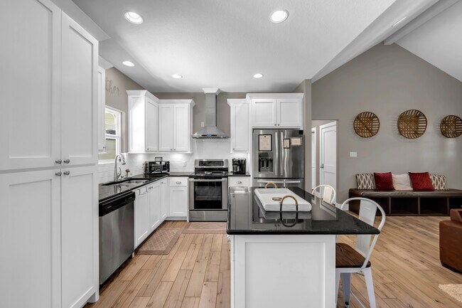 Building Photo - 113 Winding Oak Dr