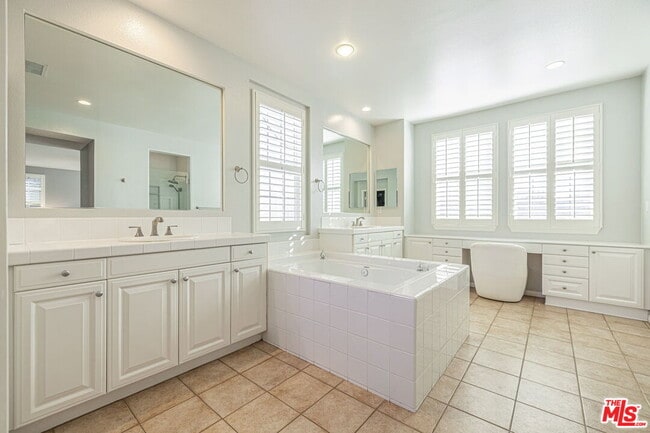 Building Photo - 23810 Bayview Ct