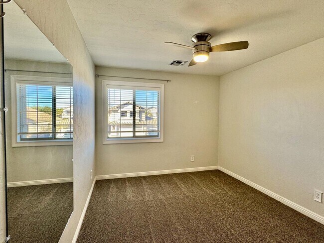 Building Photo - 12768 N Lantern Way