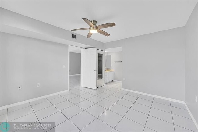 Building Photo - 1713 Whitehall Dr