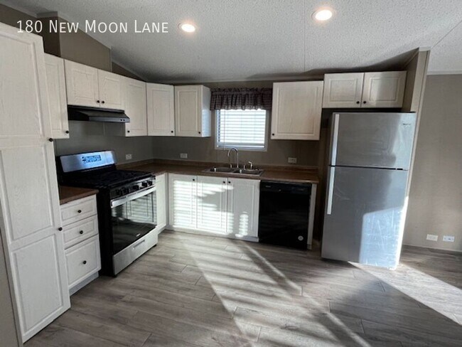 Building Photo - 180 New Moon Ln