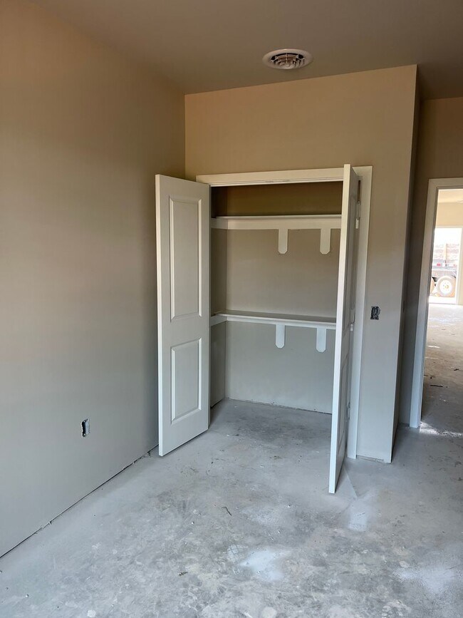 Building Photo - Salem Run Apartments Phase 2