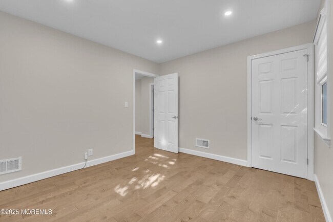 Building Photo - 185 Elmwood Rd