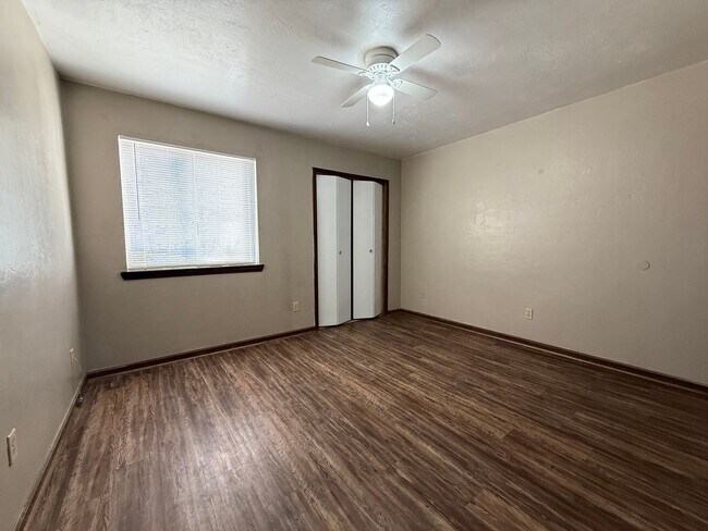 Building Photo - 1411 Lazy Brook