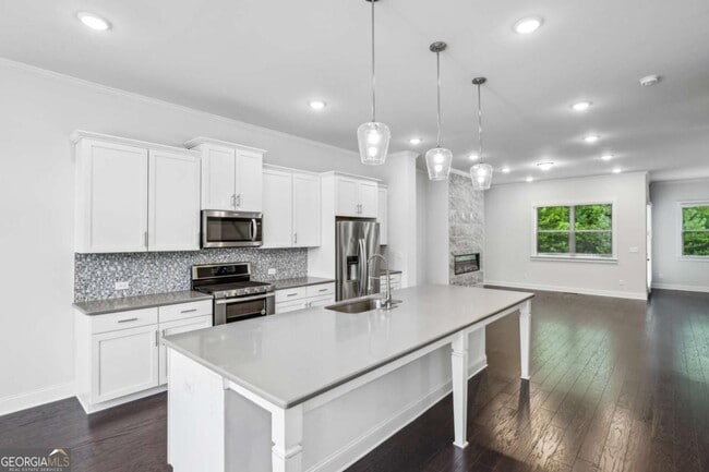 Building Photo - 687 Avondale Creek Dr.