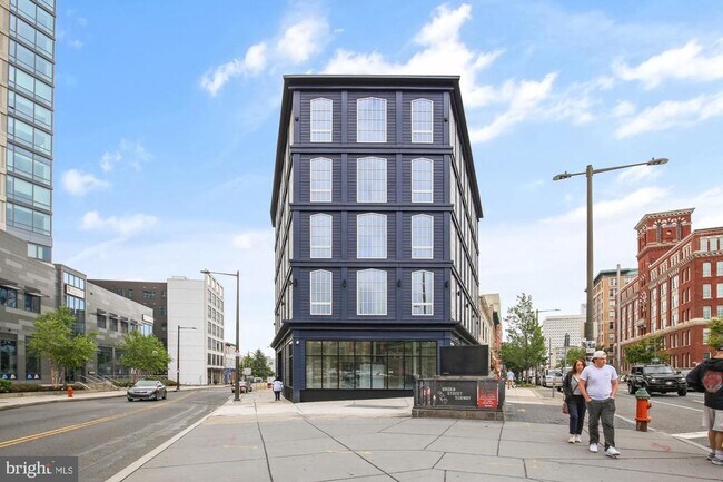 Building Photo - 689 N Broad St