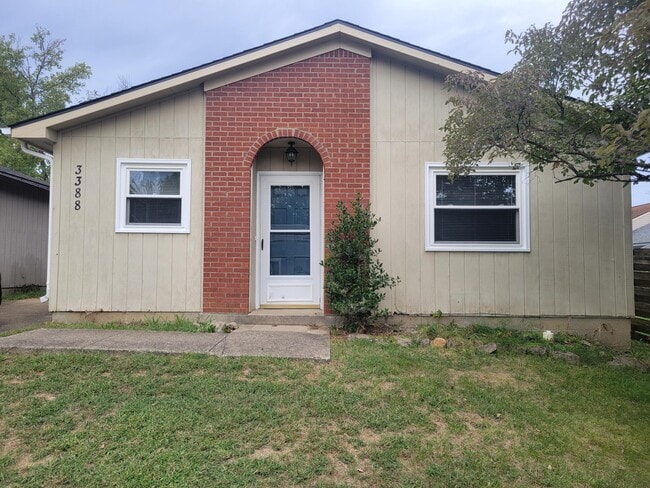 Primary Photo - 3388 Royal Wood Rd