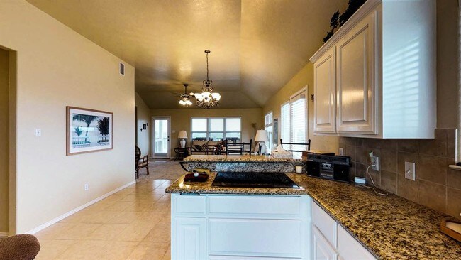 Building Photo - 909 Rancho Caribe Dr