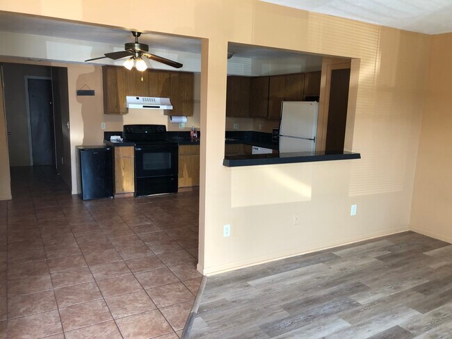 Kitchen - 1549 Whitehall Blvd