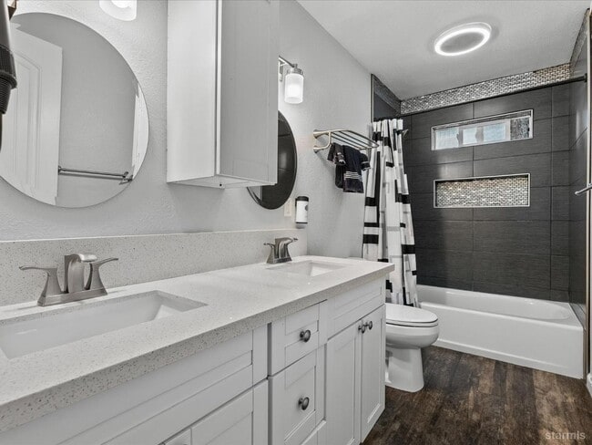 Building Photo - Nicely updated duplex 2Bd unit available s...