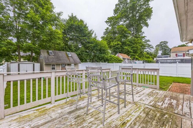 Building Photo - "Charming 2-Bed Retreat with Fireplace on Bald Hill Road, Warwick!"