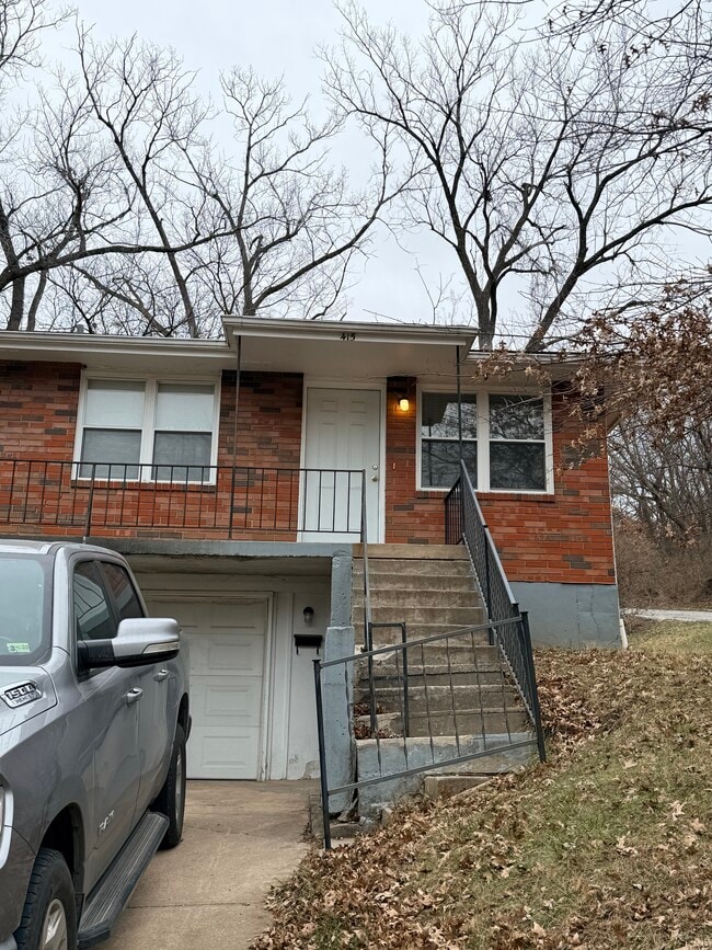 Building Photo - 415 S Sugar Creek Blvd