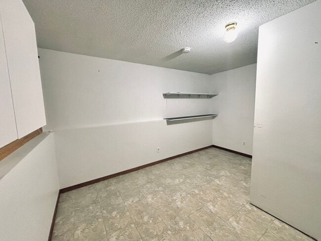 Building Photo - Hidden Gem!  4bed 2bath Single Family Home in Maple Grove, Featuring a Fenced in Back Yard