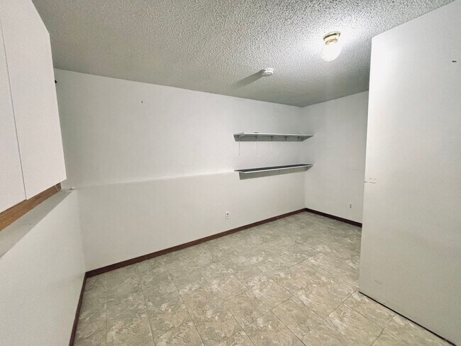 Building Photo - Hidden Gem!  4bed 2bath Single Family Home...