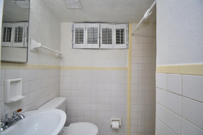 Building Photo - 1800 Keith Dr