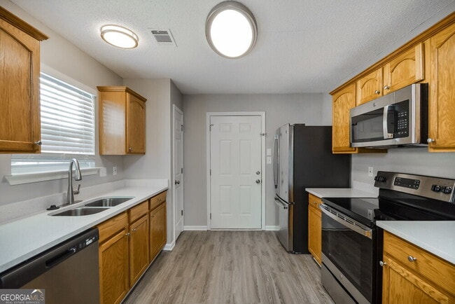 Building Photo - 5862 Amerson Ln
