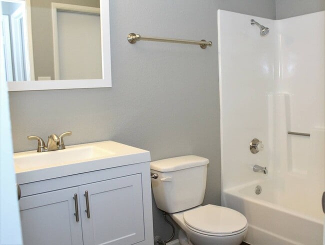 Building Photo - Renovated 2x2 Condo Located in N Phoenix!