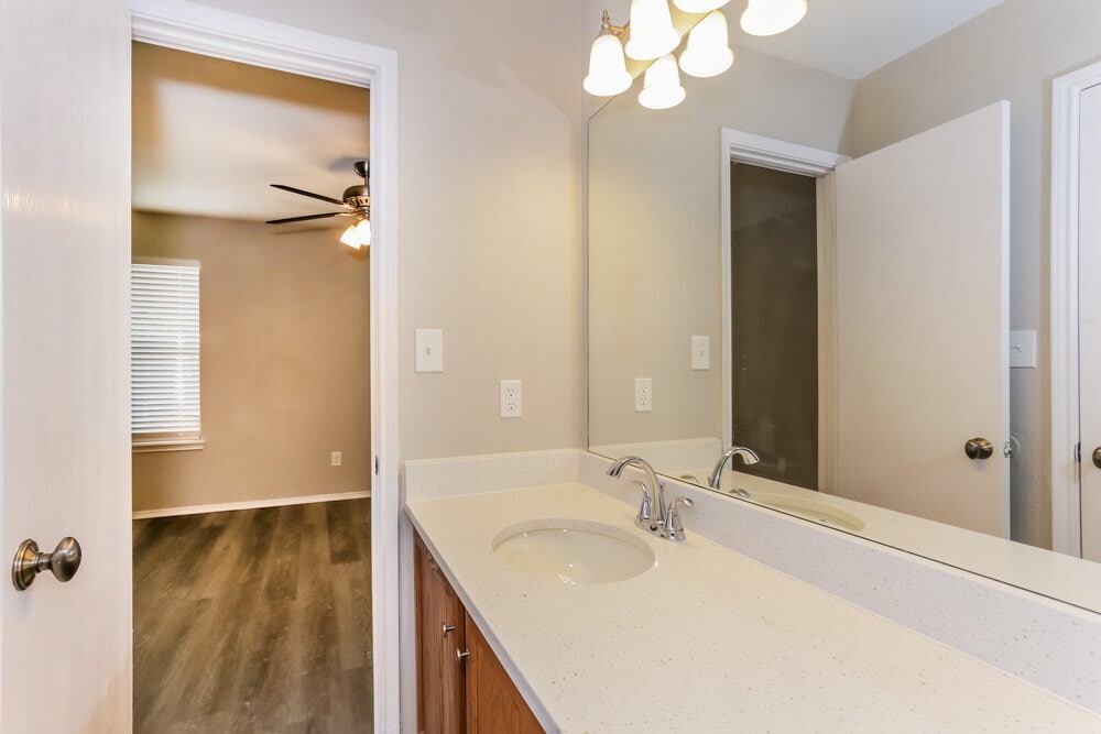 Building Photo - 825 Cruise St