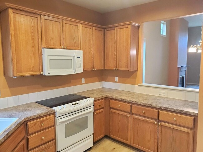 Building Photo - Great Home in Sherwood! Primary Suite on M...