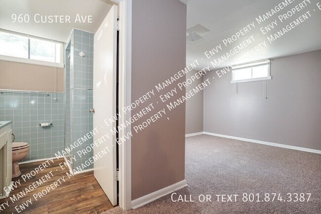 Building Photo - 960 Custer Ave