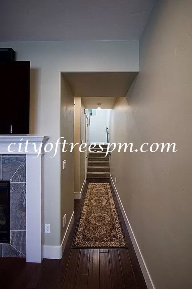 Building Photo - Harris Crossing at Harris Ranch.